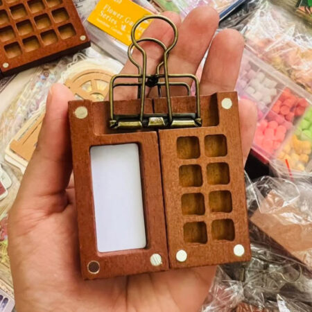 Wooden Travel Palette 8 Wells with Clip